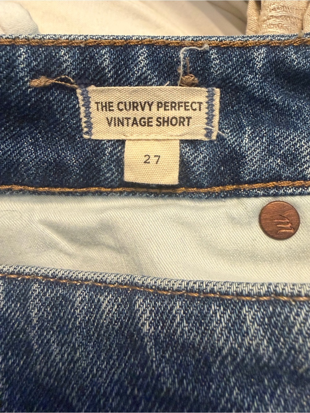 Madewell’s Womens Curvy Vintage Perfect Denim Shorts - Picture 4 of 8